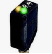 Sensor fotoeléctrico OMRON E3Z,específicamente el modelo E3Z-T81, Serie:E3Z (o E3ZG para algunos modelos). Tipo:Sensor fotoeléctrico de barrera (requiere un emisor y unreceptor, el T81 es el